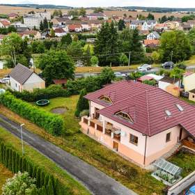 Foto inzerátu Prostorný rodinný dům 6+1 se zahradou a garáží - Kvíčovice