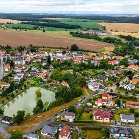 Foto inzerátu Prostorný rodinný dům 6+1 se zahradou a garáží - Kvíčovice
