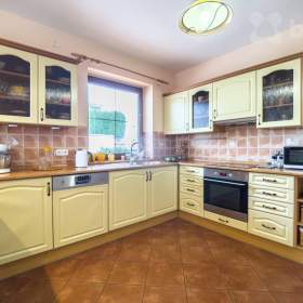 Foto inzerátu Prostorný rodinný dům 6+1 se zahradou a garáží - Kvíčovice