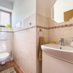 Foto inzerátu Prostorný rodinný dům 6+1 se zahradou a garáží - Kvíčovice