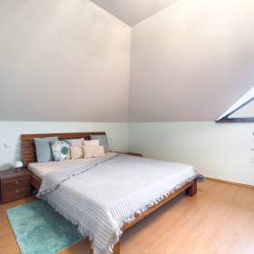 Foto inzerátu Prostorný rodinný dům 6+1 se zahradou a garáží - Kvíčovice