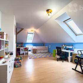 Foto inzerátu Prostorný rodinný dům 6+1 se zahradou a garáží - Kvíčovice