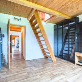 Foto inzerátu Veliny - poloroubenka - pozemek 4485m2