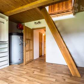 Foto inzerátu Veliny - poloroubenka - pozemek 4485m2