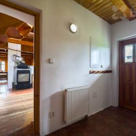 Foto inzerátu Veliny - poloroubenka - pozemek 4485m2