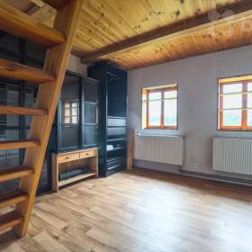 Foto inzerátu Veliny - poloroubenka - pozemek 4485m2