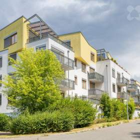 pronájem 2+KK s balkonem a garážovým stáním, Praha 5 -  Hlubočepy / 19543201