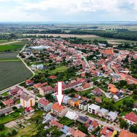 Foto inzerátu Prodej bytu v 1/2NP - 3+1, 77 m2, lodžie 5 m2, sklep 33 m2, Uherčice