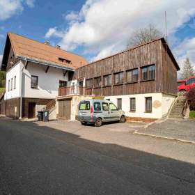 Foto inzerátu Prodej dvou ubytovacích zařízení 968 m2 užitné plochy, s pozemkem 4150 m2, Lučany nad Nisou