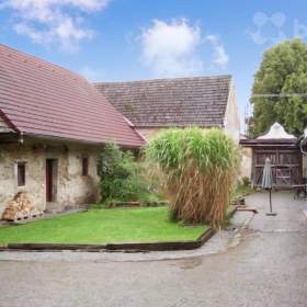 Foto inzerátu Prodej vesnického statku se dvěma domy 840 m2, pozemek 2253 m2,Byňov u Nových Hradů