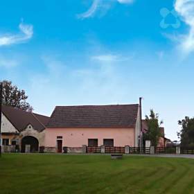 Foto inzerátu Prodej vesnického statku se dvěma domy 840 m2, pozemek 2253 m2,Byňov u Nových Hradů