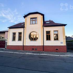Pronájem rodinného domu, 5+kk, 242m2, pozemek 365 m2, Rooseveltova, Kladno / 19599483