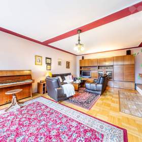 Foto inzerátu Na prodeji prostorný rodinný dům 6+1 v Českých Budějovicích