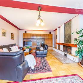 Foto inzerátu Na prodeji prostorný rodinný dům 6+1 v Českých Budějovicích