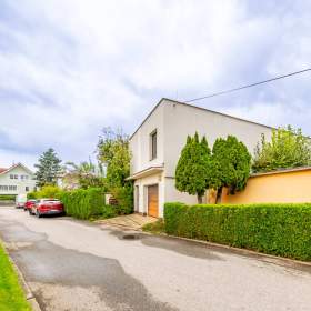 Foto inzerátu Na prodeji prostorný rodinný dům 6+1 v Českých Budějovicích