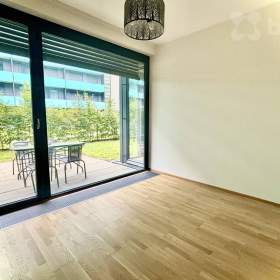 Foto inzerátu Rezervace! Pronájem moderního bytu 2+kk se zahrádkou - Praha 7, Holešovice