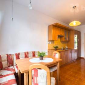 Foto inzerátu Prodej prostorné vily s čtyřmi byty ve vyhledávané části Františkových Lázní