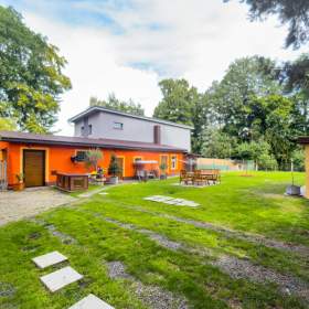 Foto inzerátu Prodej prostorné vily s čtyřmi byty ve vyhledávané části Františkových Lázní