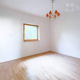 Foto inzerátu Rodinný dům 5+2 se zahradou, garáží a nebytovou jednotkou - Zlín, Prštné