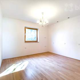 Foto inzerátu Rodinný dům 5+2 se zahradou, garáží a nebytovou jednotkou - Zlín, Prštné