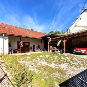 Foto inzerátu Prostorný dvougenerační dům s možností podnikání - Kraselov u Strakonic