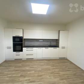 Foto inzerátu Pronájem prostorného bytu 2+kk v obci Vlčková