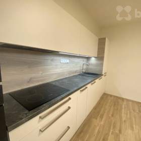 Foto inzerátu Pronájem prostorného bytu 2+kk v obci Vlčková