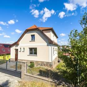 Prodej rodinného domu 167m2 v Mirošovicích u Prahy s 1276m2 velkým pozemkem. / 19599703