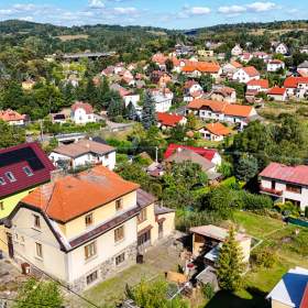 Foto inzerátu Prodej rodinného domu 167m2 v Mirošovicích u Prahy s 1276m2  velkým pozemkem.