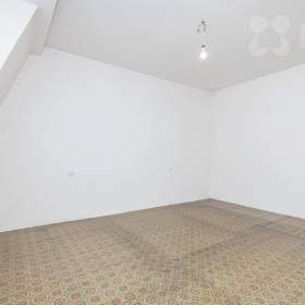 Foto inzerátu Byt 2+1 před rekonstrukcí, garáž, sklep