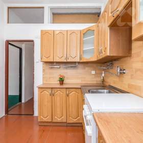 Foto inzerátu Byt 2+1 před rekonstrukcí, garáž, sklep