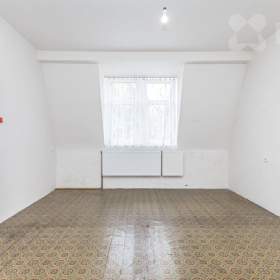 Foto inzerátu Byt 2+1 před rekonstrukcí, garáž, sklep