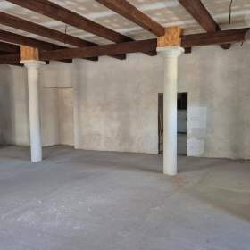 Foto inzerátu Komerční objekt vhodný pro vybudování apartmánů, užitná plocha 2846 m2, pozemek 2054 m2