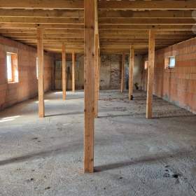 Foto inzerátu Komerční objekt vhodný pro vybudování apartmánů, užitná plocha 2846 m2, pozemek 2054 m2