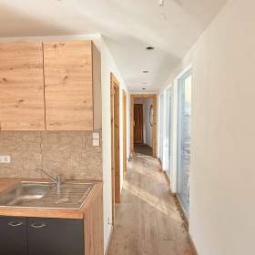 Foto inzerátu Patrový hausbót až 280 m2 v Praze 7 Holešovice, Sanderova