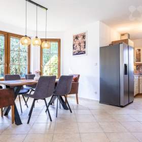 Foto inzerátu Prodej RD 5+kk, 240 m2, prostorná dvojgaráž, krytý bazén, pozemek 1411 m2, obec Suchohrdly, Znojmo