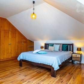 Foto inzerátu Prodej RD 5+kk, 240 m2, prostorná dvojgaráž, krytý bazén, pozemek 1411 m2, obec Suchohrdly, Znojmo