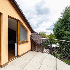 Foto inzerátu Prodej RD 5+kk, 240 m2, prostorná dvojgaráž, krytý bazén, pozemek 1411 m2, obec Suchohrdly, Znojmo