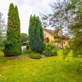 Foto inzerátu Prodej RD 5+kk, 240 m2, prostorná dvojgaráž, krytý bazén, pozemek 1411 m2, obec Suchohrdly, Znojmo