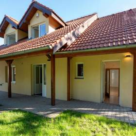 Rodinný dům 5+1 a 1+kk se zahradou, k pronájmu v Kamenici / 19607004