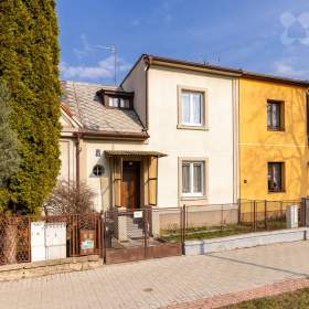 Prodej domu 4+1 se zahradou, Třebeš / 19608643