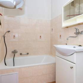 Foto inzerátu Prodej domu 4+1 se zahradou, Třebeš