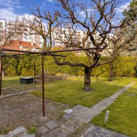 Foto inzerátu Prodej domu 4+1 se zahradou, Třebeš