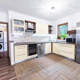 Foto inzerátu Prodej slunného bytu 3+1 75 m2, se zahradou 165 m2 v obci Janská