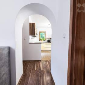 Foto inzerátu Prodej slunného bytu 3+1 75 m2, se zahradou 165 m2 v obci Janská