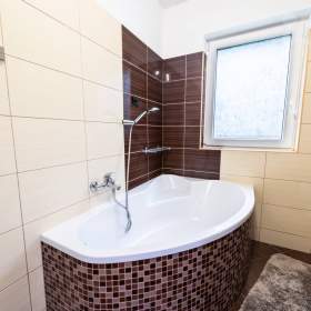 Foto inzerátu Prodej slunného bytu 3+1 75 m2, se zahradou 165 m2 v obci Janská