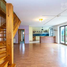 Foto inzerátu Prodej dvougeneračního domu 9+2 s garáží v Praze 9 - Vinoř.