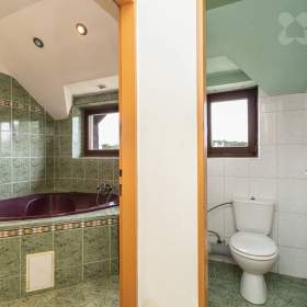 Foto inzerátu Prodej dvougeneračního domu 9+2 s garáží v Praze 9 - Vinoř.