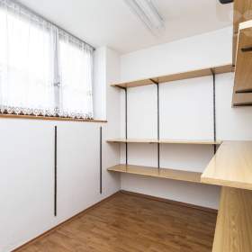 Foto inzerátu Prodej dvougeneračního domu 9+2 s garáží v Praze 9 - Vinoř.