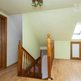 Foto inzerátu Prodej dvougeneračního domu 9+2 s garáží v Praze 9 - Vinoř.